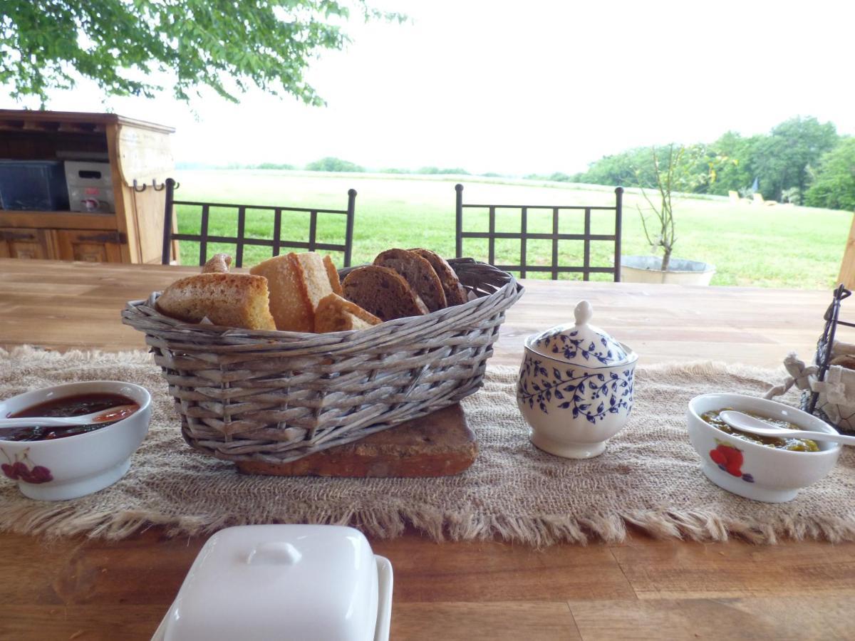 Britavit Bed and Breakfast Saint-Avit-Sénieur Eksteriør billede